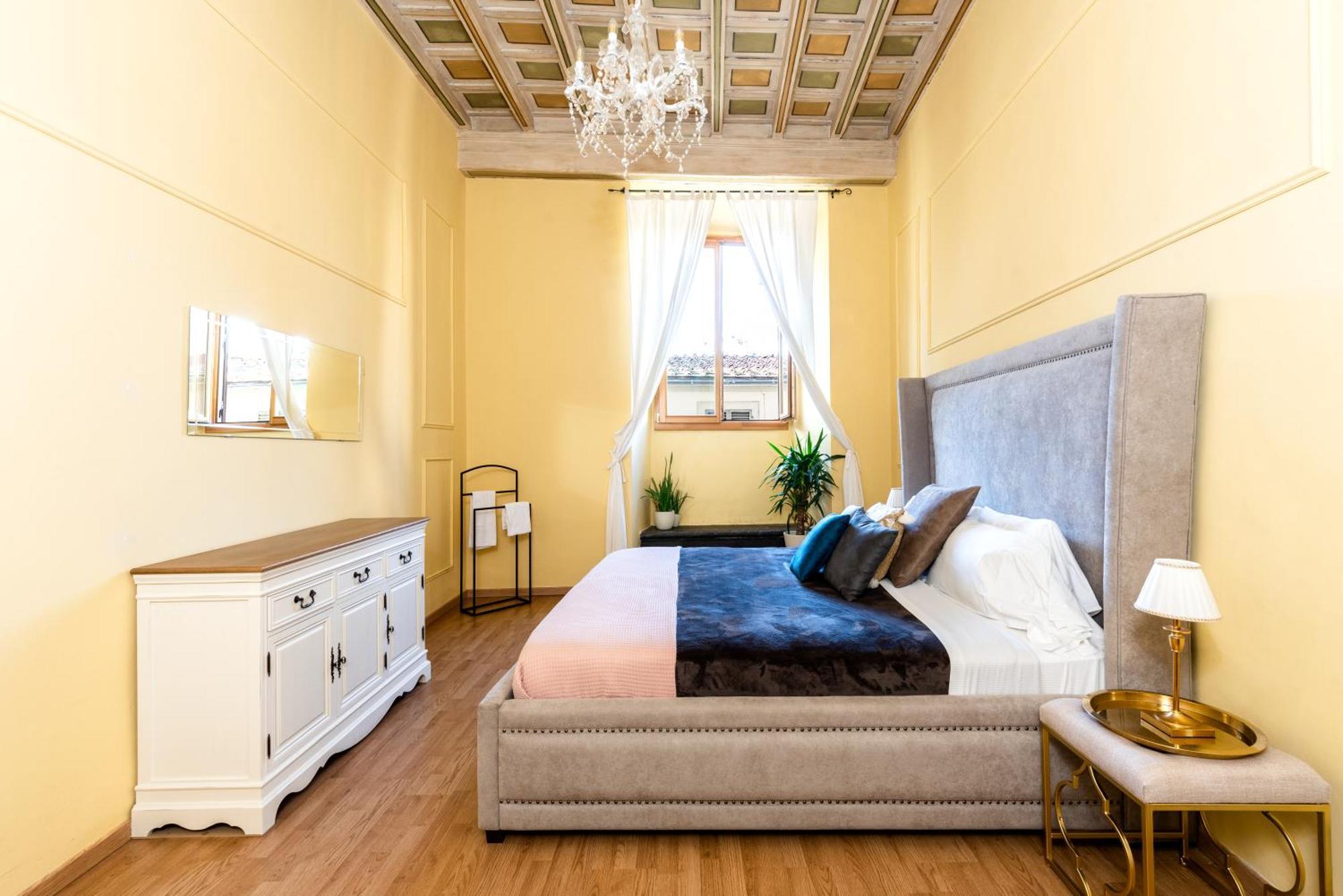 Historic Center Palace - Huge 4 Bedrooms Santa Croce Apartment - By LikehomeFlorenz Exterior foto