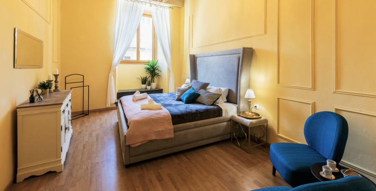 Historic Center Palace - Huge 4 Bedrooms Santa Croce Apartment - By LikehomeFlorenz Exterior foto