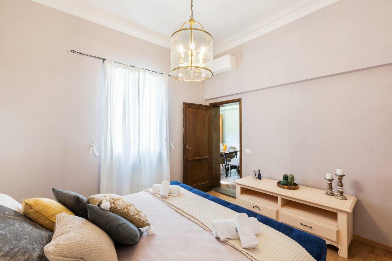 Historic Center Palace - Huge 4 Bedrooms Santa Croce Apartment - By LikehomeFlorenz Exterior foto