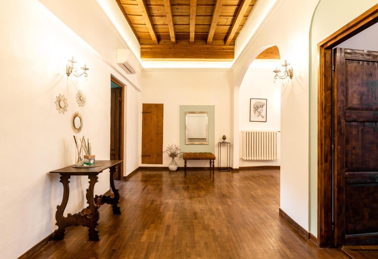 Historic Center Palace - Huge 4 Bedrooms Santa Croce Apartment - By LikehomeFlorenz Exterior foto